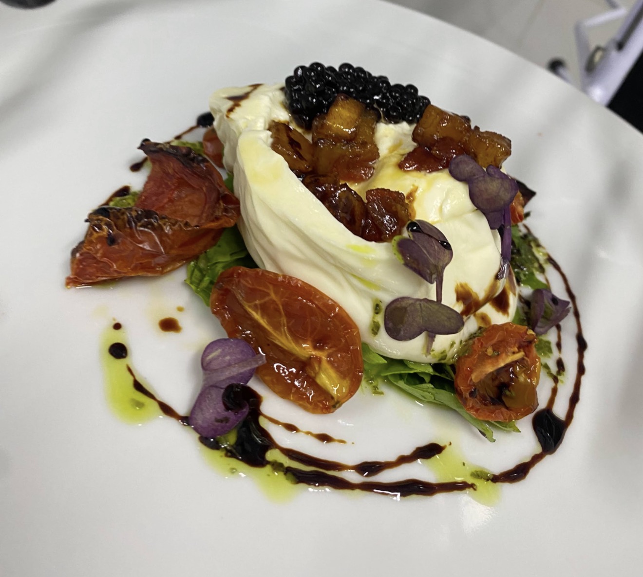 Burrata artesanal con tomates confitados