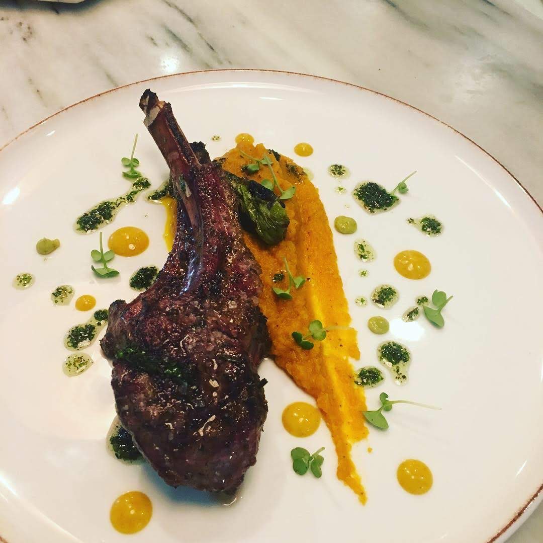 Chuleta de cordero a la parrilla con puré de butternut squash