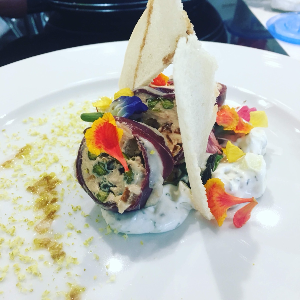 Rollo de pato, jamón ibérico y foie gras